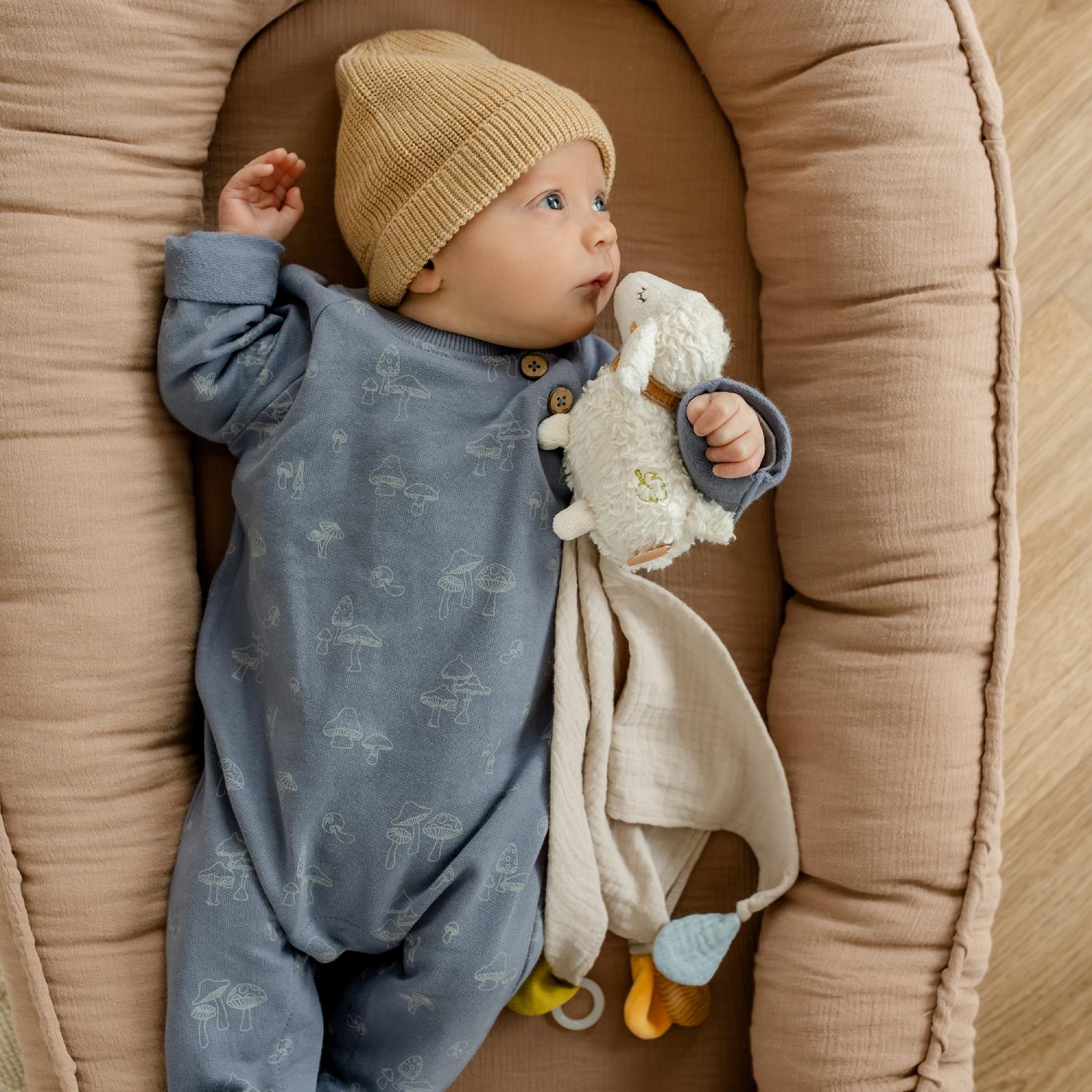 Игрушка-комфортер из муслина Овечка Fehn вид 2