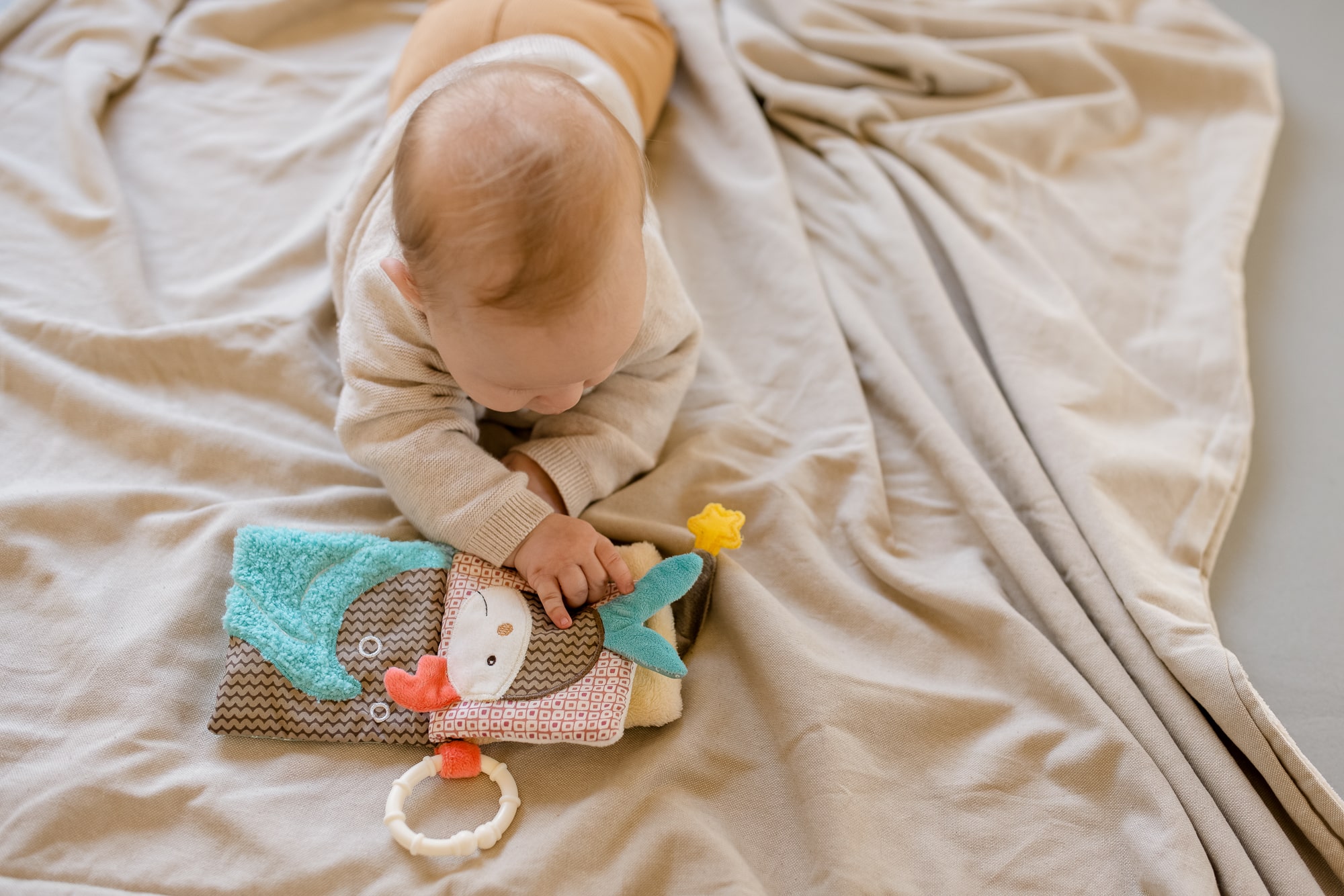 Мягкая игрушка-книжка с подвесом Мишка Бруно Fehn вид 2